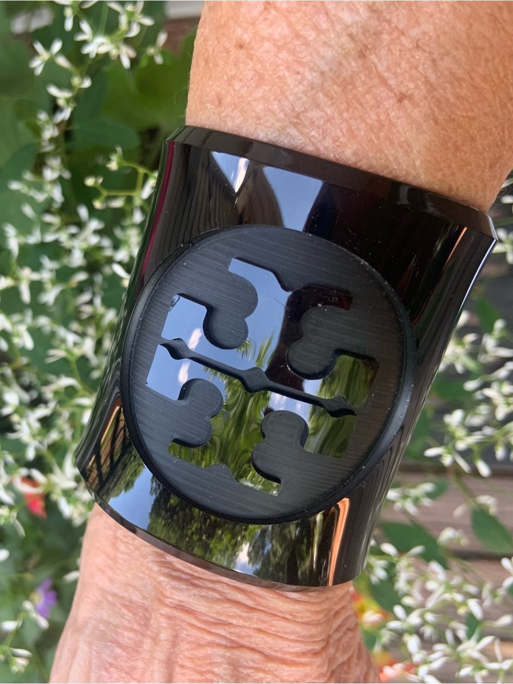 Tory Burch Semi Vintage NWT Black  Logo Resin Cuff Bracelet - Picture 4 of 4